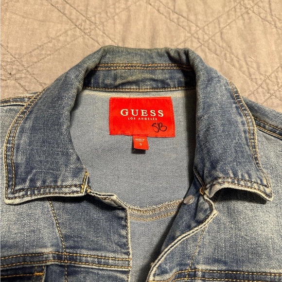 Size small Guess denim jacket with rose gold buttons. - Picture 2 of 2